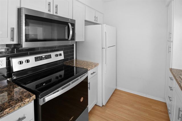 4631 Wild Indigo Street 574, Houston, TX 77027