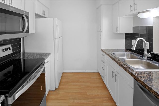 4631 Wild Indigo Street 574, Houston, TX 77027