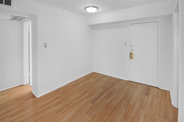 4631 Wild Indigo Street 574, Houston, TX 77027