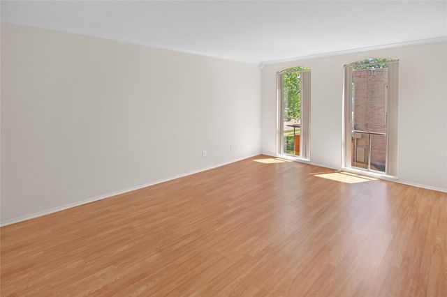 4631 Wild Indigo Street 574, Houston, TX 77027