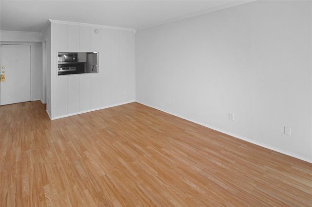 4631 Wild Indigo Street 574, Houston, TX 77027