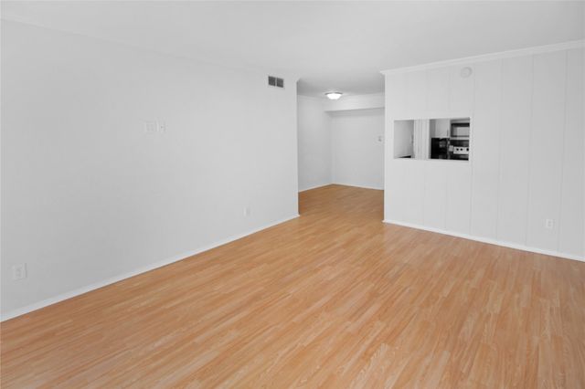 4631 Wild Indigo Street 574, Houston, TX 77027