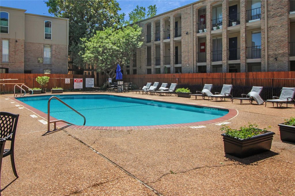 4631 Wild Indigo Street 574, Houston, TX 77027