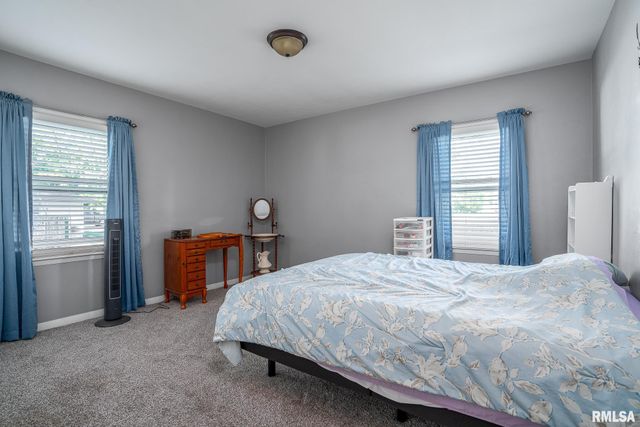 216 CENTRAL Drive, Eldridge, IA 52748