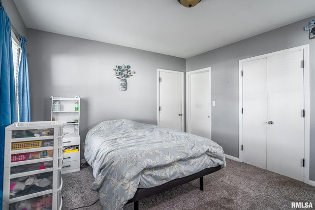 216 CENTRAL Drive, Eldridge, IA 52748