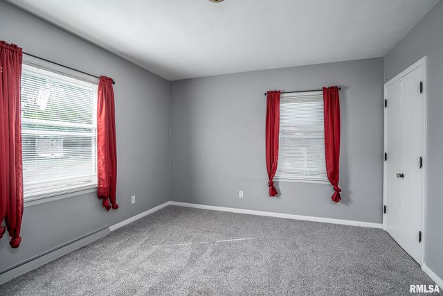 216 CENTRAL Drive, Eldridge, IA 52748