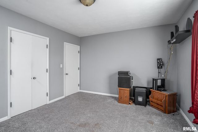 216 CENTRAL Drive, Eldridge, IA 52748