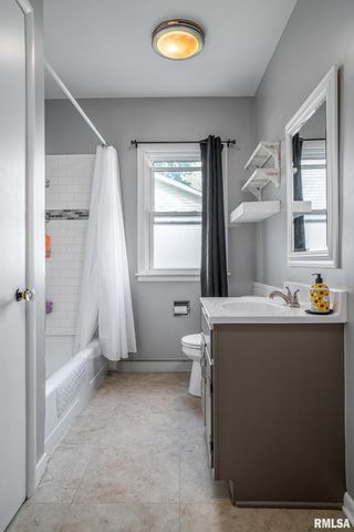 216 CENTRAL Drive, Eldridge, IA 52748