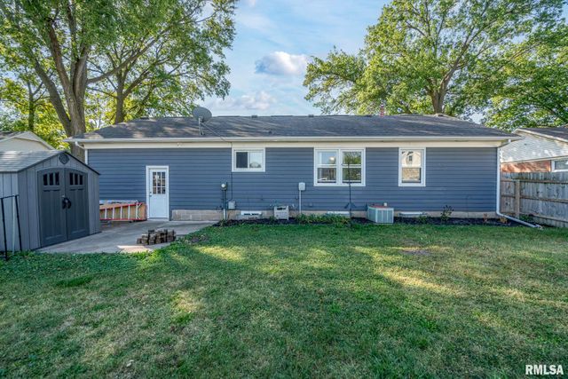 216 CENTRAL Drive, Eldridge, IA 52748