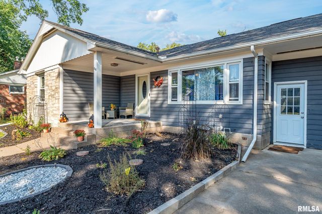 216 CENTRAL Drive, Eldridge, IA 52748