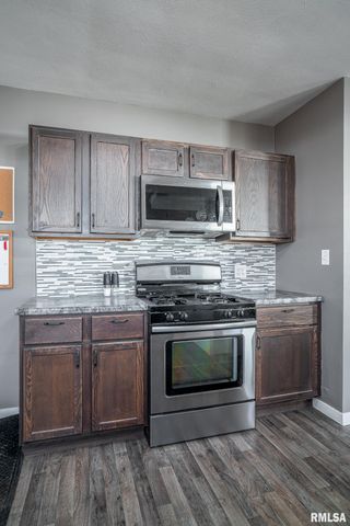 216 CENTRAL Drive, Eldridge, IA 52748