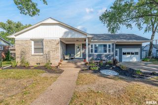 216 CENTRAL Drive, Eldridge, IA 52748