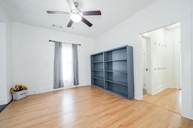 301 E 2nd North Street, Kaufman, TX 75142