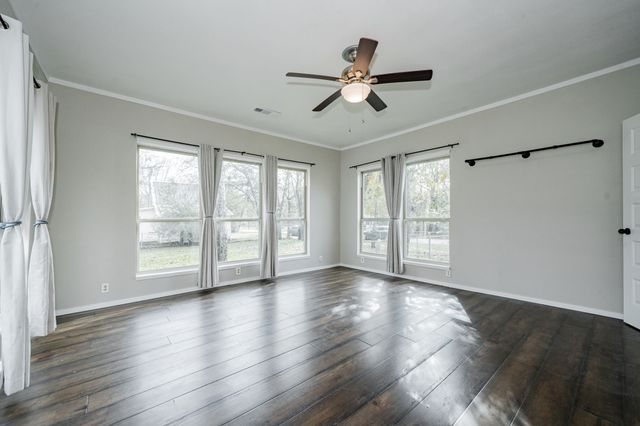 301 E 2nd North Street, Kaufman, TX 75142