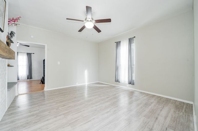 301 E 2nd North Street, Kaufman, TX 75142