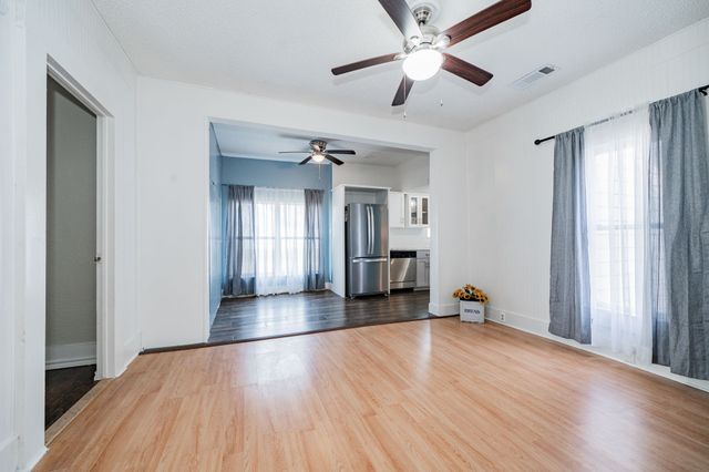 301 E 2nd North Street, Kaufman, TX 75142