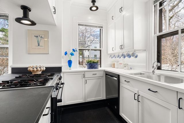 6 Mercer Circle, Cambridge, MA 02138