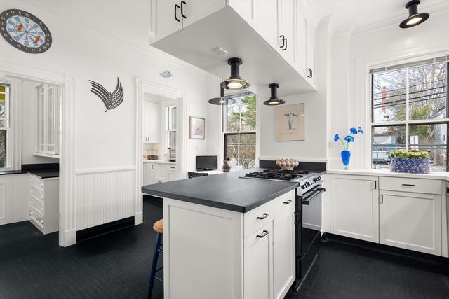 6 Mercer Circle, Cambridge, MA 02138