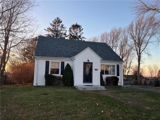 23 Cypress Street, Portsmouth, RI 02871
