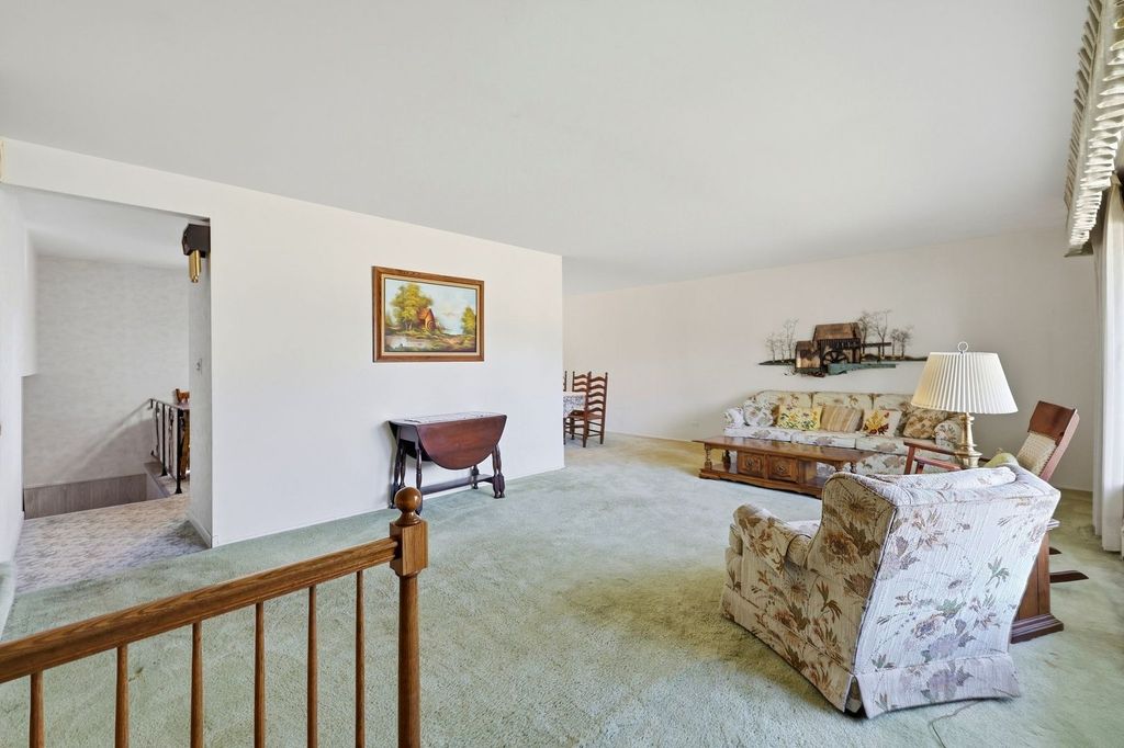 539 Sandy Lane, Des Plaines, IL 60016 — photo 2