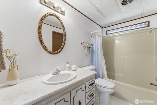 1023 SE Dove Lane, College Place, WA 99324