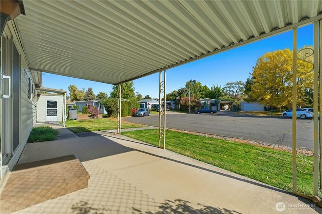 1023 SE Dove Lane, College Place, WA 99324