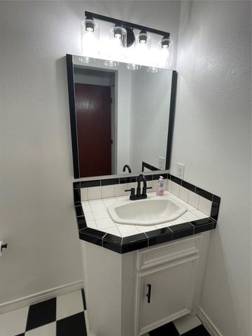 257 Barracuda, Bayou Vista, TX 77563