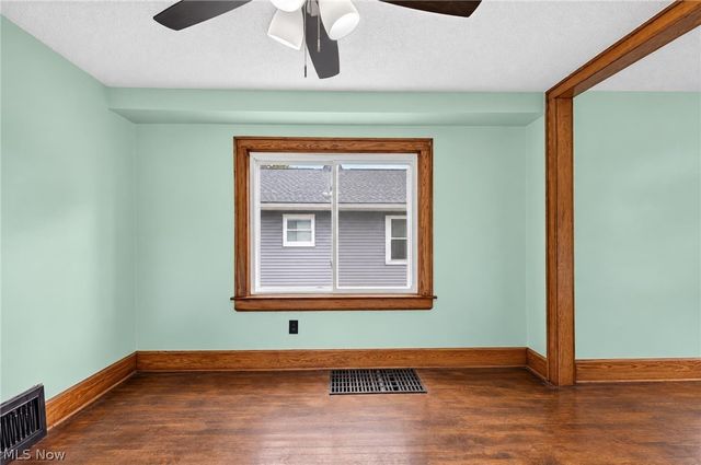 1891 Ford Avenue, Akron, OH 44305