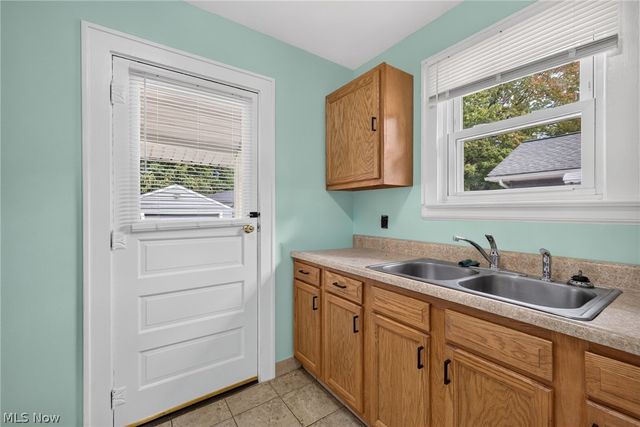 1891 Ford Avenue, Akron, OH 44305