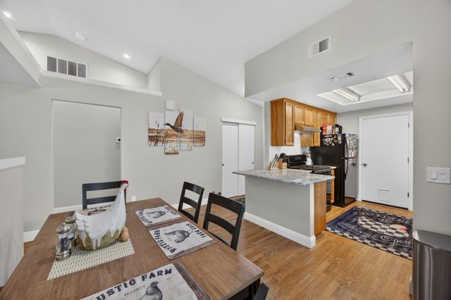 7157 Springmont Dr, Elk Grove, CA 95758