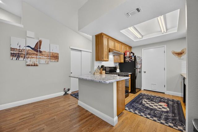 7157 Springmont Dr, Elk Grove, CA 95758