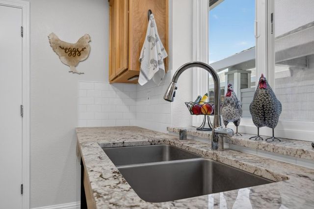 7157 Springmont Dr, Elk Grove, CA 95758