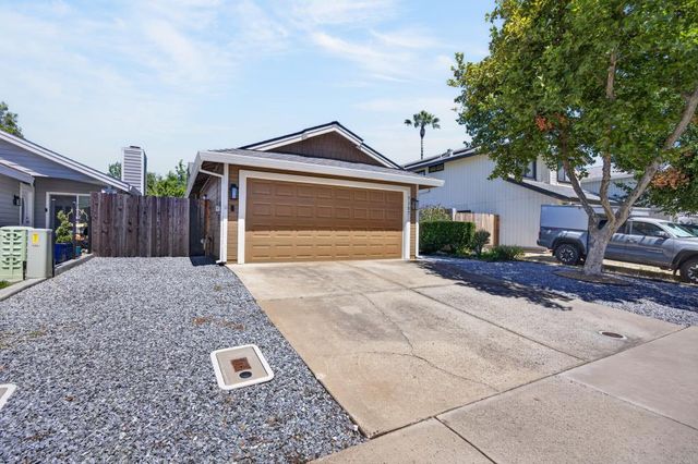 7157 Springmont Dr, Elk Grove, CA 95758