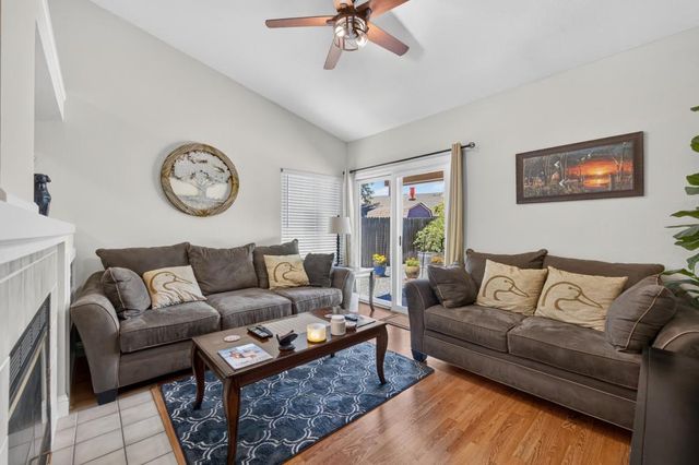 7157 Springmont Dr, Elk Grove, CA 95758