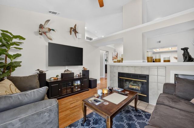 7157 Springmont Dr, Elk Grove, CA 95758