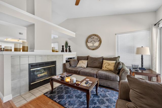 7157 Springmont Dr, Elk Grove, CA 95758