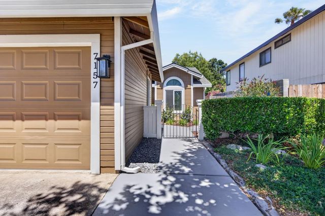7157 Springmont Dr, Elk Grove, CA 95758