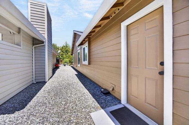 7157 Springmont Dr, Elk Grove, CA 95758