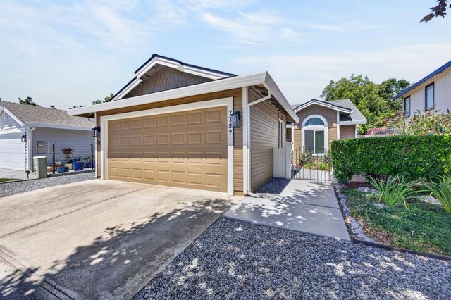 7157 Springmont Dr, Elk Grove, CA 95758