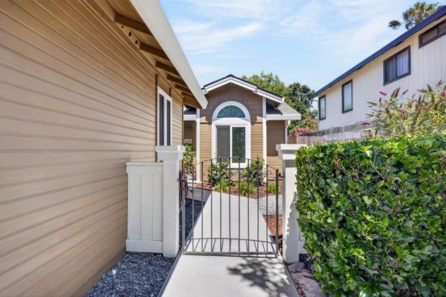 7157 Springmont Dr, Elk Grove, CA 95758
