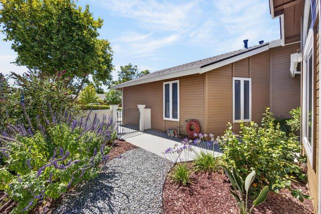 7157 Springmont Dr, Elk Grove, CA 95758
