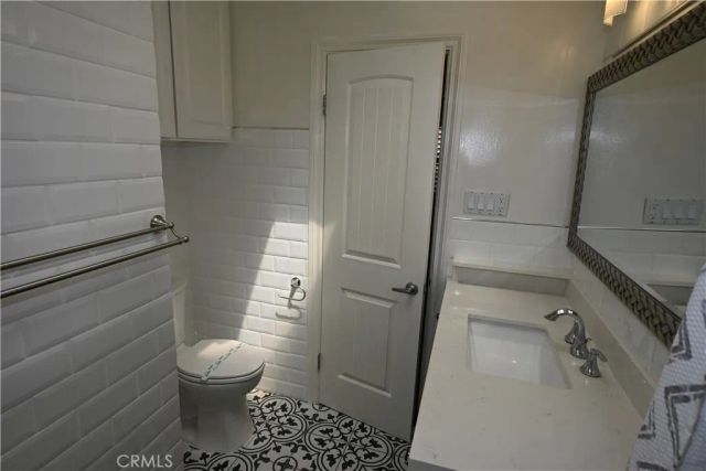 162 Glendora Ave., Long Beach, CA 90803