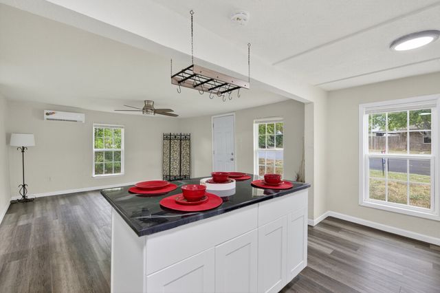 1008 Van Winkle Street, Weatherford, TX 76086