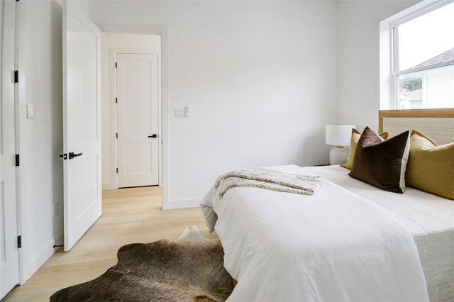 1214 W 24th Street A, Houston, TX 77008