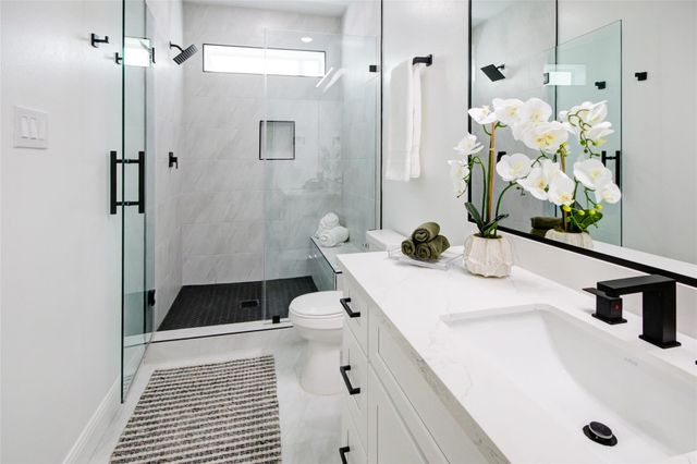 1214 W 24th Street A, Houston, TX 77008