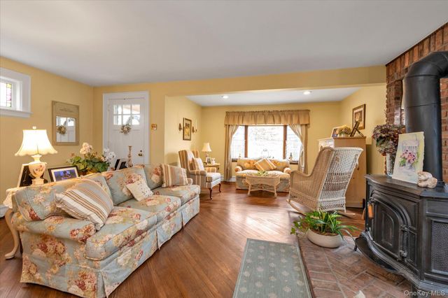 13 Everett Street, Lynbrook, NY 11563