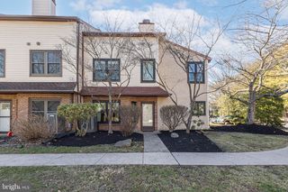 1 HEATHER CT, Newtown, PA 18940