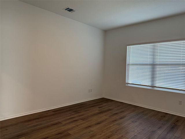 404 Milliner LOOP, Hutto, TX 78634