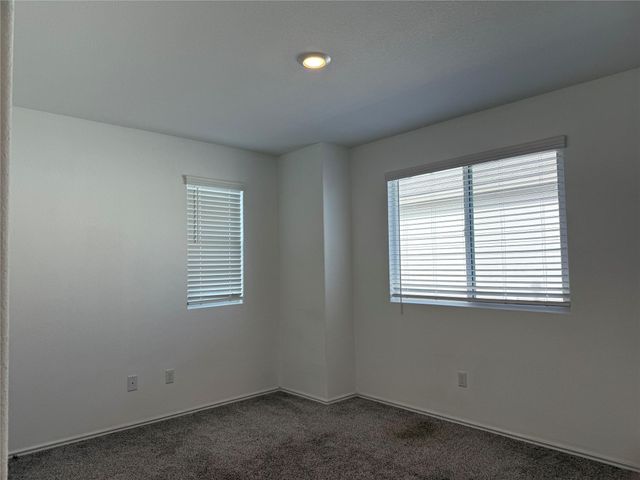 404 Milliner LOOP, Hutto, TX 78634