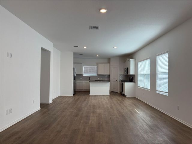 404 Milliner LOOP, Hutto, TX 78634